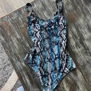 size small fashion nova bodysuit blue snakeskin print